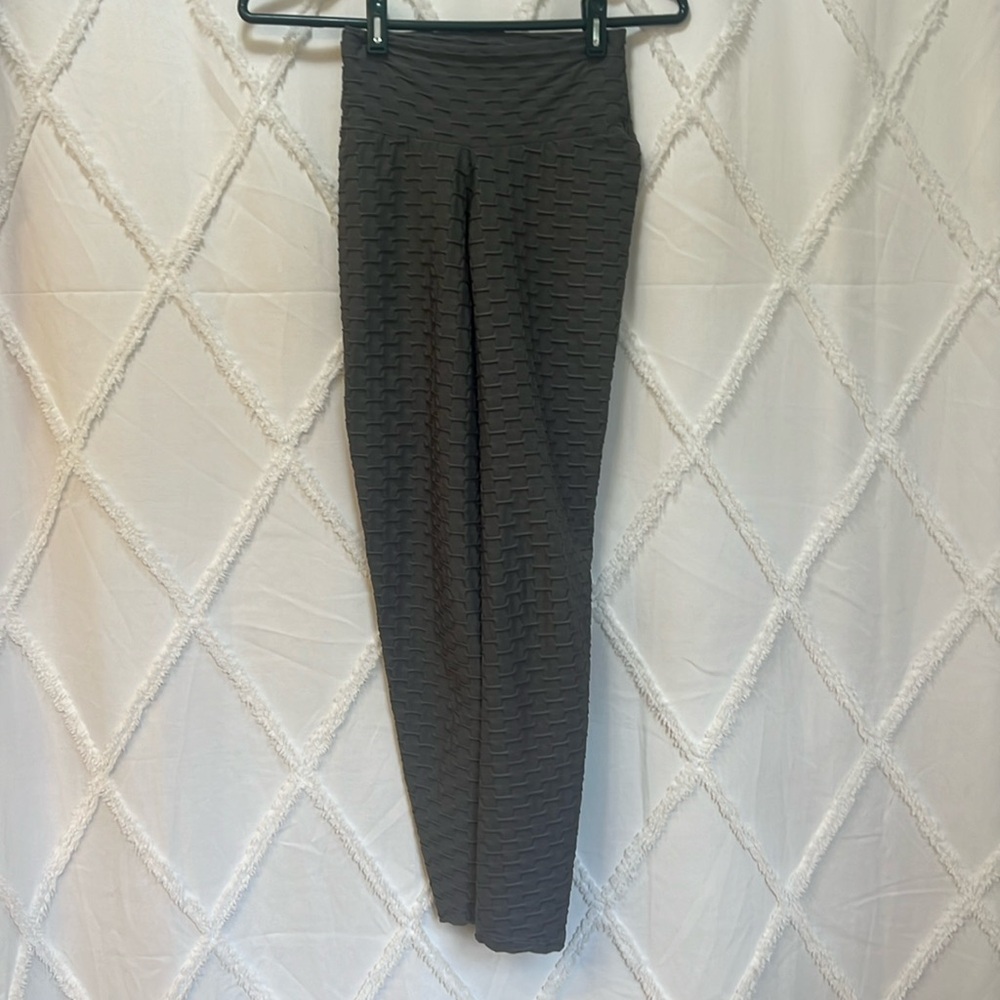 Brazilian buttlift leggings, size small, grey color, slightly worn but look new.